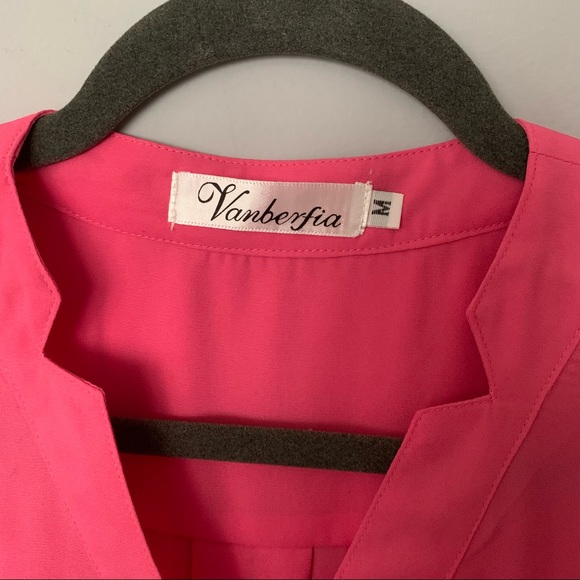Pink V neck sleeveless blouse - Picture 5 of 6